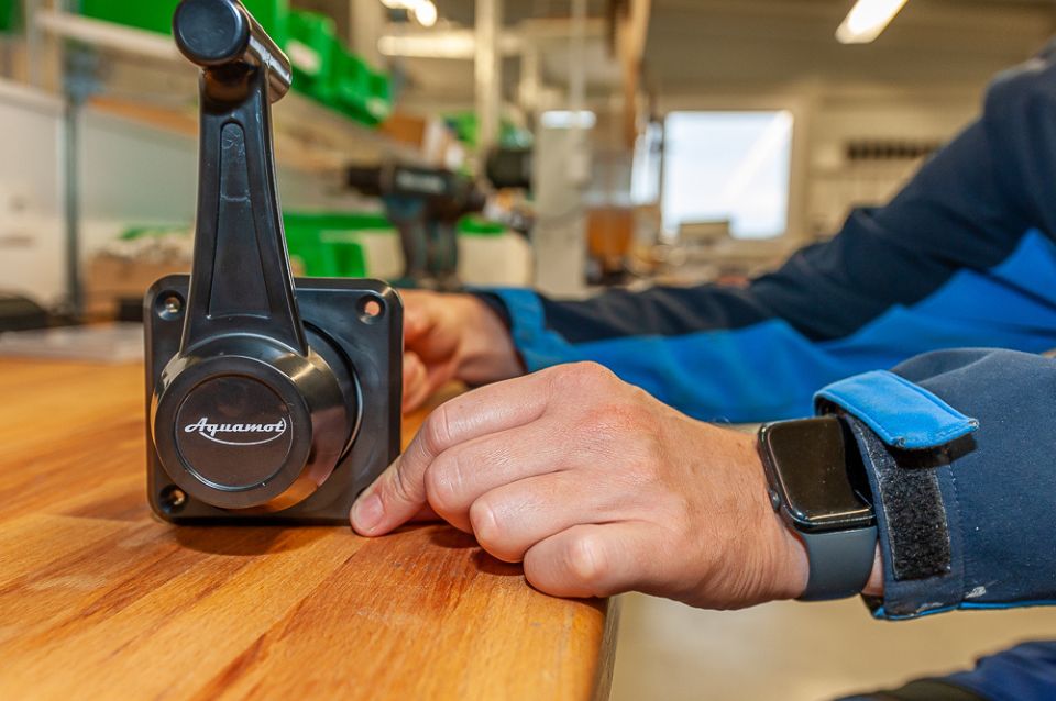 Throttle Lever Production ©Clemens G. Schildberger